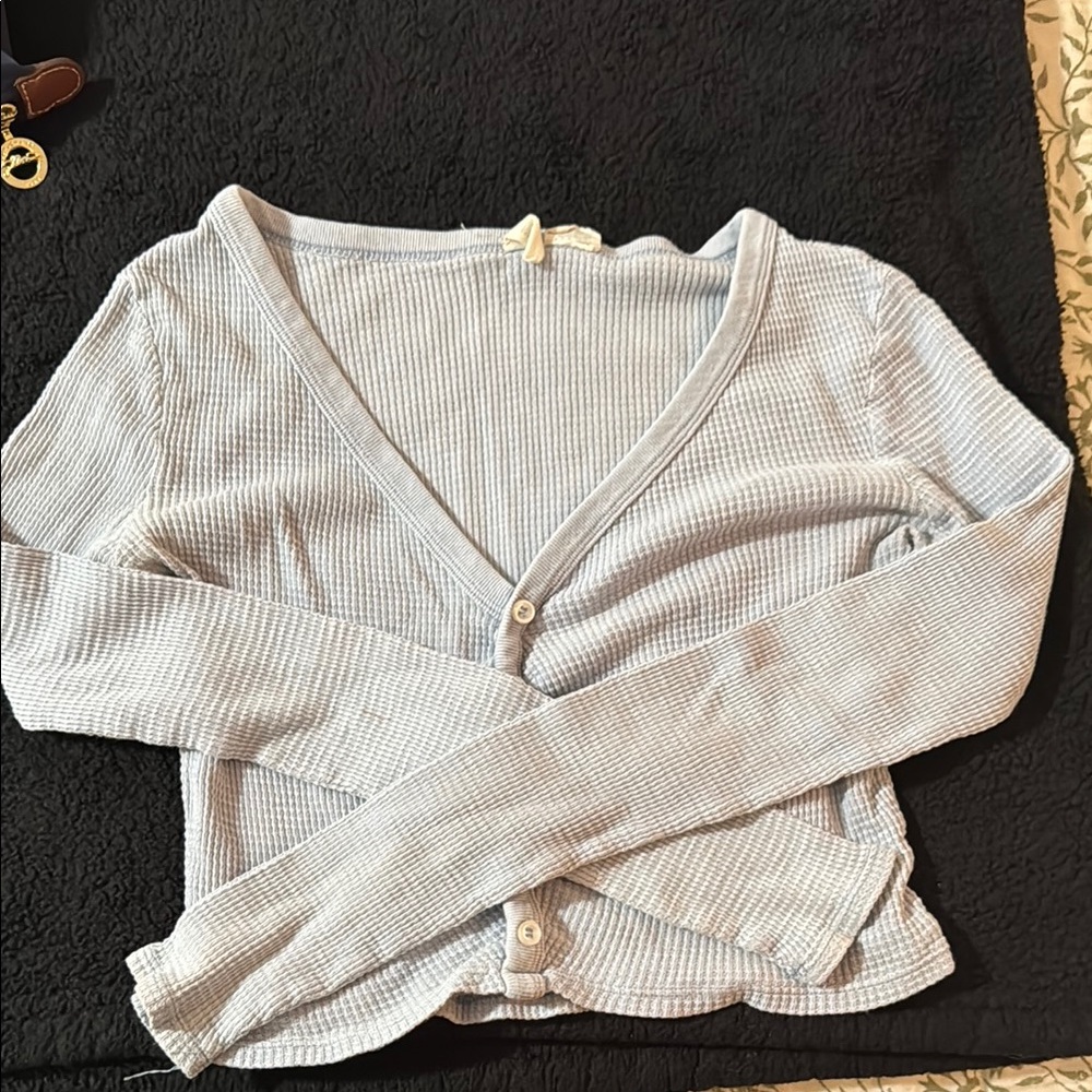 Sky and Sparrow Gray Ribbed Buttoned Crop Top